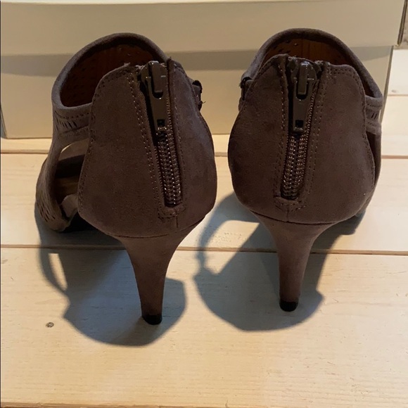 Style & Co. Geometric cutout Shooties - Picture 3 of 7